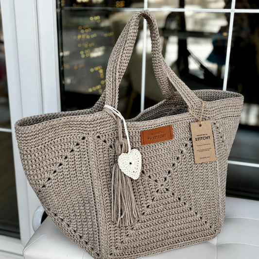 Granny Five Tote Häkelanleitung – Geräumige Granny-Square-Tasche als PDF
