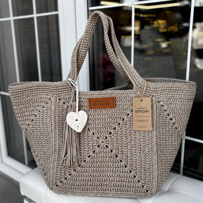 Granny Five Tote Häkelanleitung – Geräumige Granny-Square-Tasche als PDF