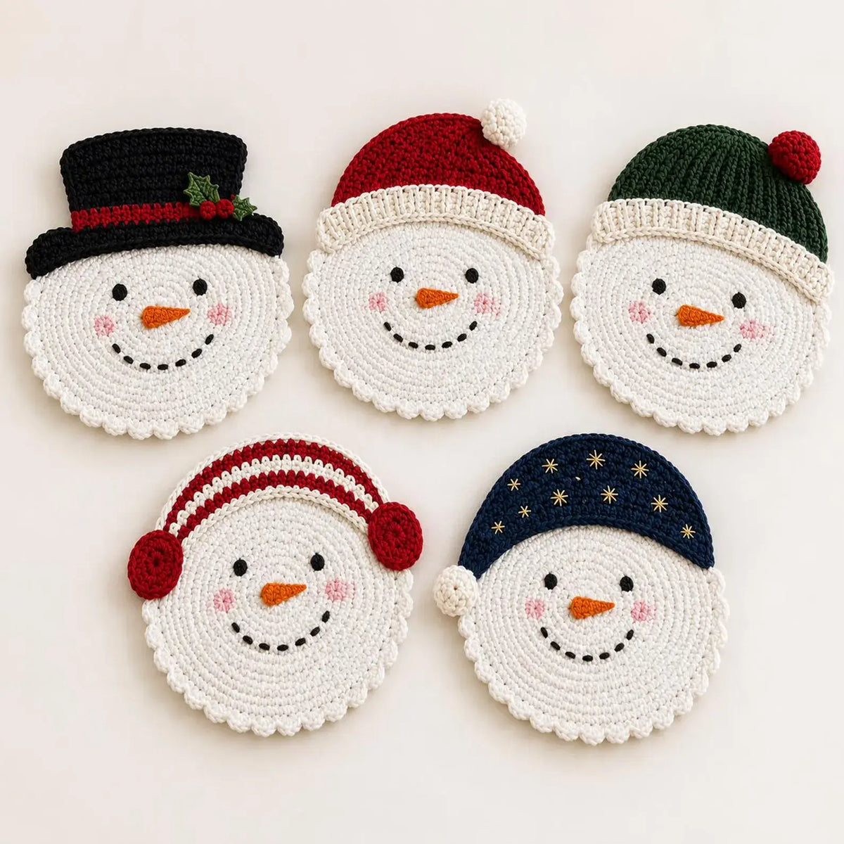 Alle fünf Schneemann-Untersetzer-Designs