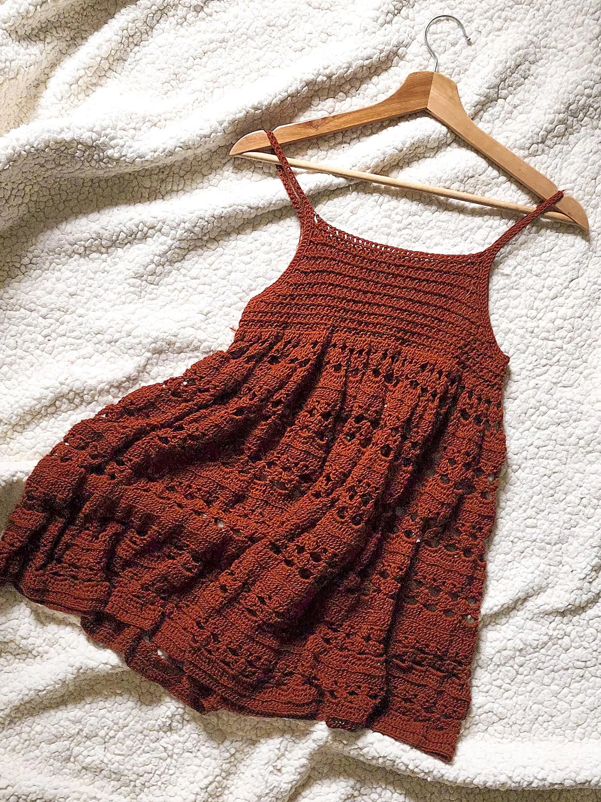 Häkelanleitung Love in Her Eyes – Verspieltes Babydoll-Kleid als PDF