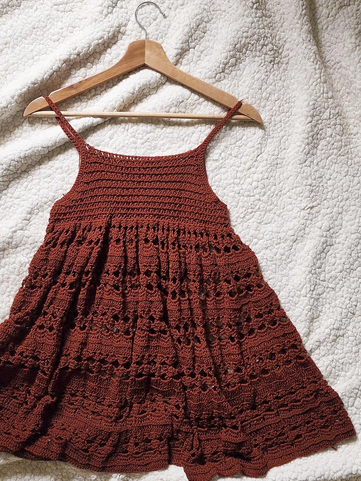 Häkelanleitung Love in Her Eyes – Verspieltes Babydoll-Kleid als PDF