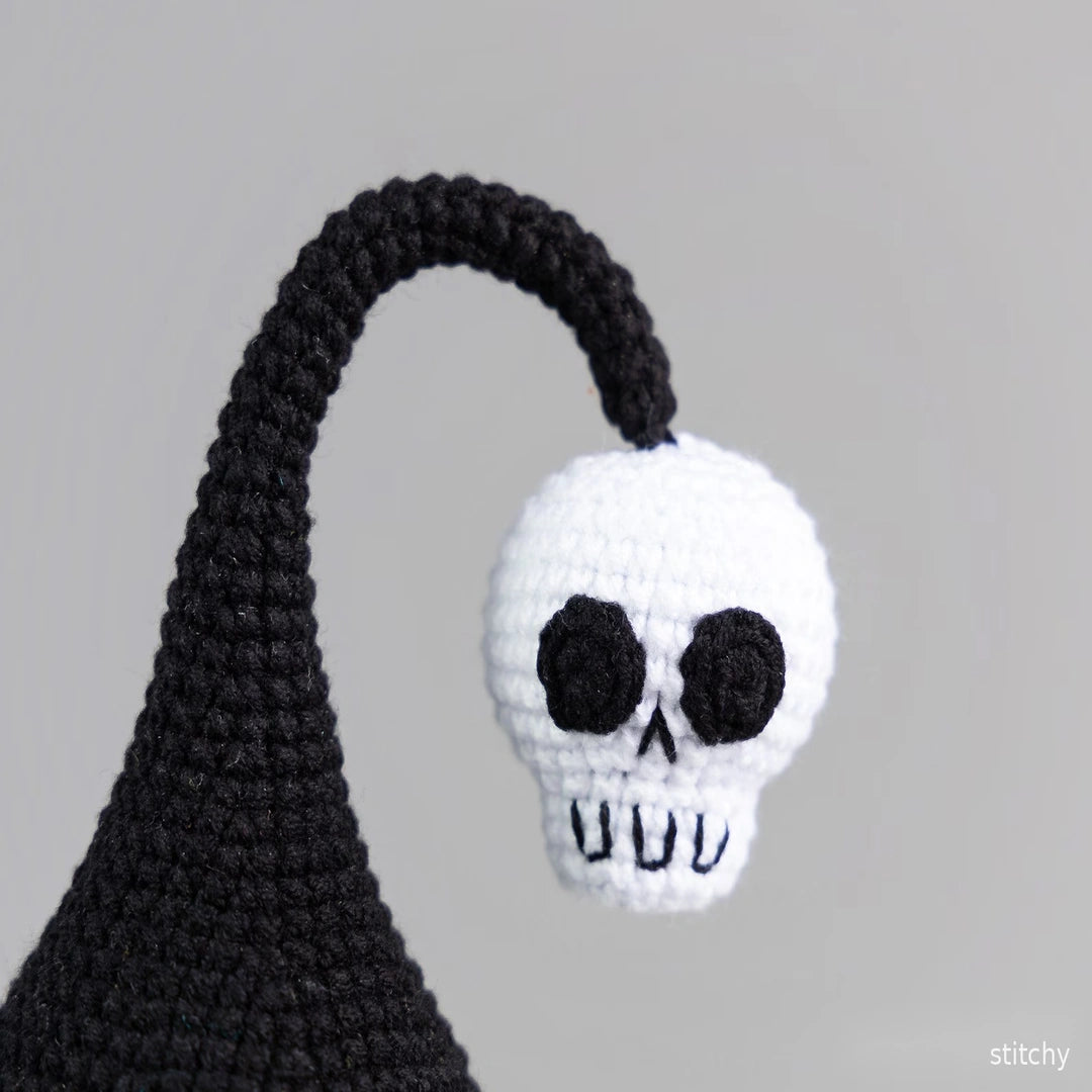 Halloween-Gnom mit Totenkopf & Spinne – Häkelanleitung PDF
